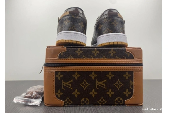 WHITE-LouiV (WITH JORDAN -LouiV CASE) Top O-W AIR 1 Low 0523